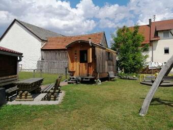 Sch�ferwagen Auf Dem Ferienhof Stark