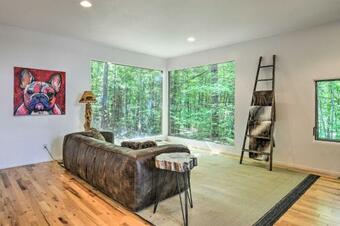 Cabin On Lake With 63 Acres And Trails And Guest House!