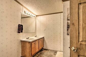 Quaint Pequot Home Less Than 1 Mi From Lake Access!