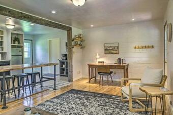 Quiet Country Home In Ava With Chic Interior!