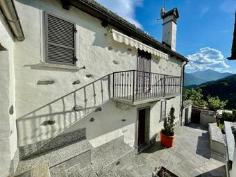 Casa Indipendente Con Camino E Mansarda.