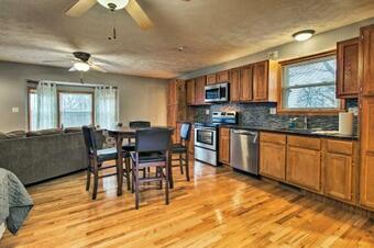 Apartamento Stockton Lake Escape With Kitchen, Half Mile To Lake