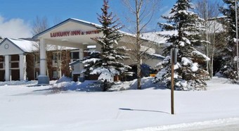 Hotel Luxury Inn & Suites