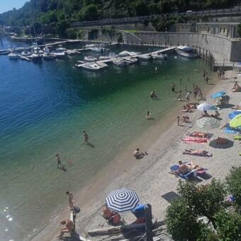 Apartment With Lake View