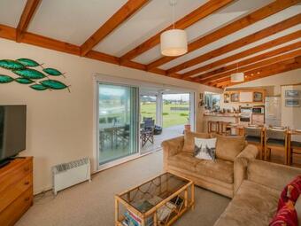 Hangar 17 - Pauanui Holiday Home