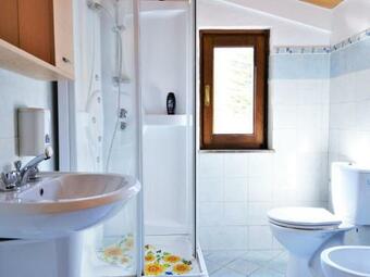 Pleasant Holiday Home In Gallicano With Garden