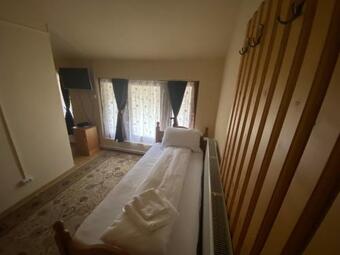 Hostal Acas? La Horea