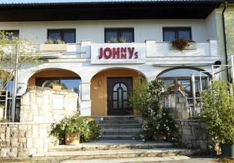 Bed & Breakfast G�stehaus Weinhandl & Johnnys Pizzeria