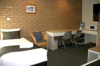 Country Home Motor Inn