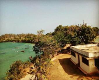 Relaxing Creek Property