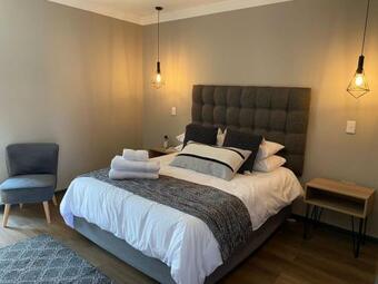 Hostal The Jackal Guesthouse