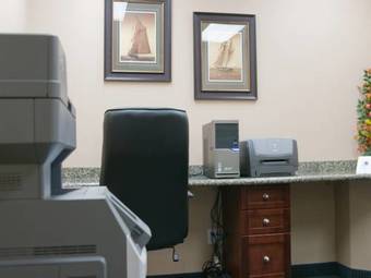 Hotel Redwood Inn & Suites