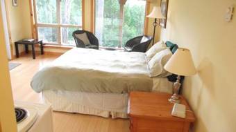 Secret Cove Cottage Suites