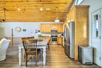 House With Mtn Views And Fire Pit, 2 Mi To Lake!