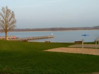 Seeperle 11 Mit Ruderboot Am Schweriner See - Abc211