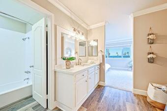 Balboa Pier House