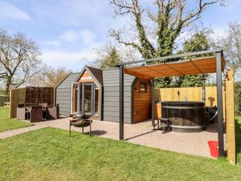 Acorn Lodge At Bridge Lake Farm & Fishery