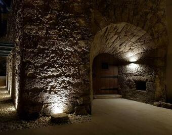 Hostal Confluentia - Believe It Or Not Apartments