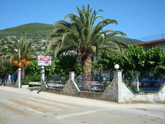 Amarandos Studios (rooms & Apartments)