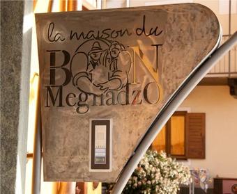 Hostal La Maison Du Bon Megnadzo