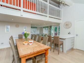 Keepers Lodge, Hillfield Village