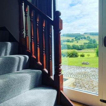 Delightful Stone Barn, With Superb Views, Ramsgill