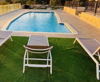 Apartamento Sunny Captains House With A Pool