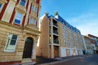 Apartamento Comfortable 1 Br, 6 Mins Drive In City Centre