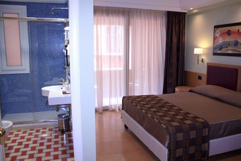 Artemis Hotel