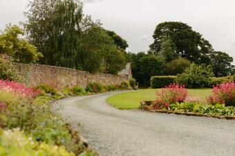 Bed & Breakfast Hordley Hall