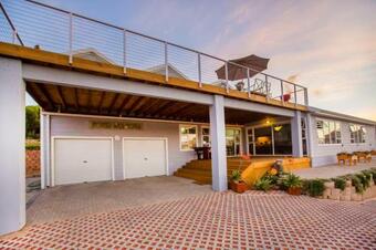 Hostal Four Seasons Guesthouse