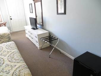 Hotel Empire Lakeshore Inn