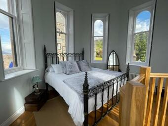 Duncraig Castle Bed And Breakfast