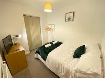 Apartamento 3 Bedrooms Doubles Or Singles, 2 Parking Spaces! Wifi & Smart Tv's, Balcony