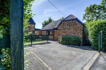 Magnolia Cottage - Idyllic Cotswold Bolthole