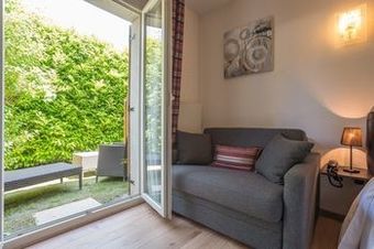 Logis Hotel Le Petit Casset