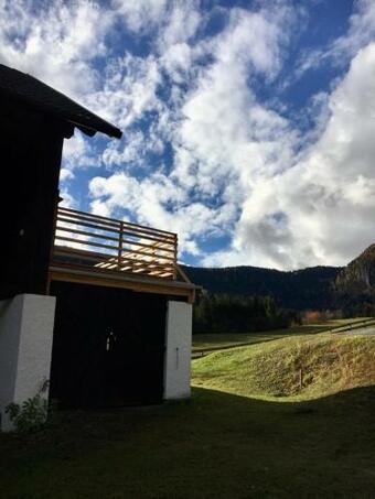 Apartamento Penthouse Mit Bergblick Im K�rntner Bauernhaus Mit 2 Sonnigen Dachterrassen