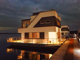 Villa Schwimmendes Haus Robby II