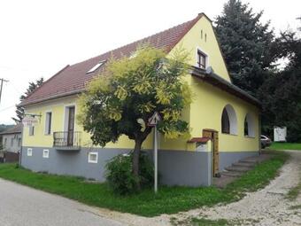 Vad�sz Lakr�sz Zanati Apartmanh�z