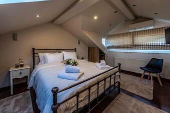 Apartamento Syrmo's Home