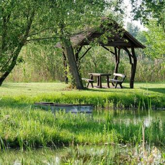 Sz�r?skert Vend�gh�z Pusztaszer