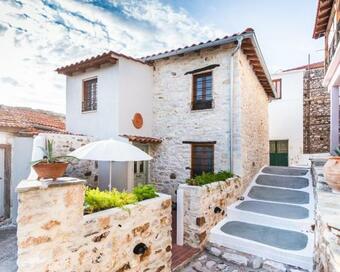 Restored 1902 Stone House With Superb Sea View
