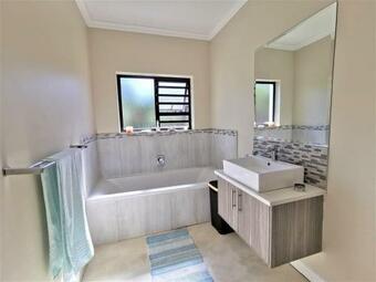 Home @wilde Olyf, Riebeek Kasteel