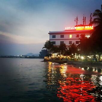 Rr Wisata Indah Hotel