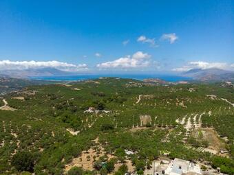 Trialonia Luxury Villa