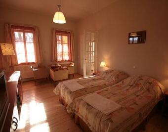 Hotel Feny?haraszt Kast�lysz�ll�