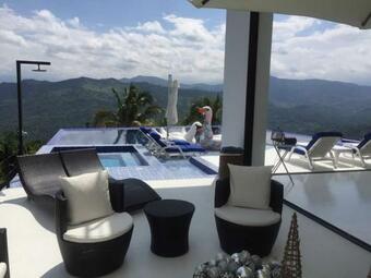 Casa Blanca En Villeta Sector Payand�