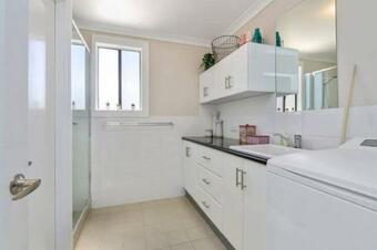 Executive Cottage Must Pay On Arrival Or Call Ahead Wifi Tv Only