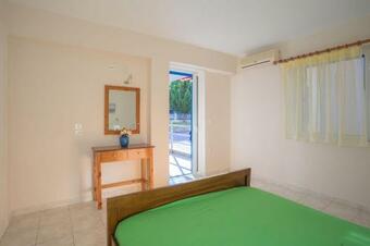 Alexandros Luxury Apartments Nyrdi