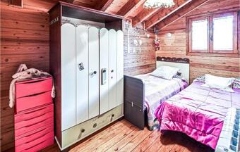 Nice Home In Valls With Outdoor Swimming Pool, Wifi And 3 Bedrooms